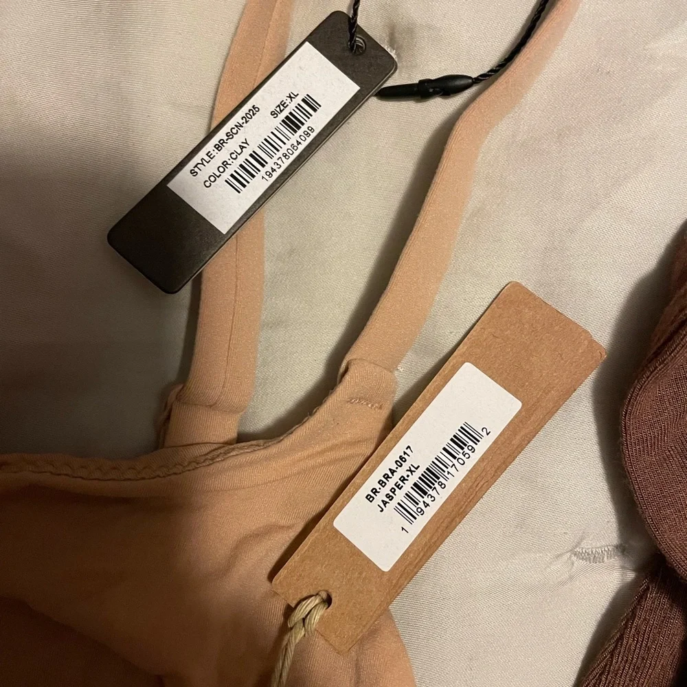 SKIMS Bralette in Chocolate Brown - Picture 5 of 5